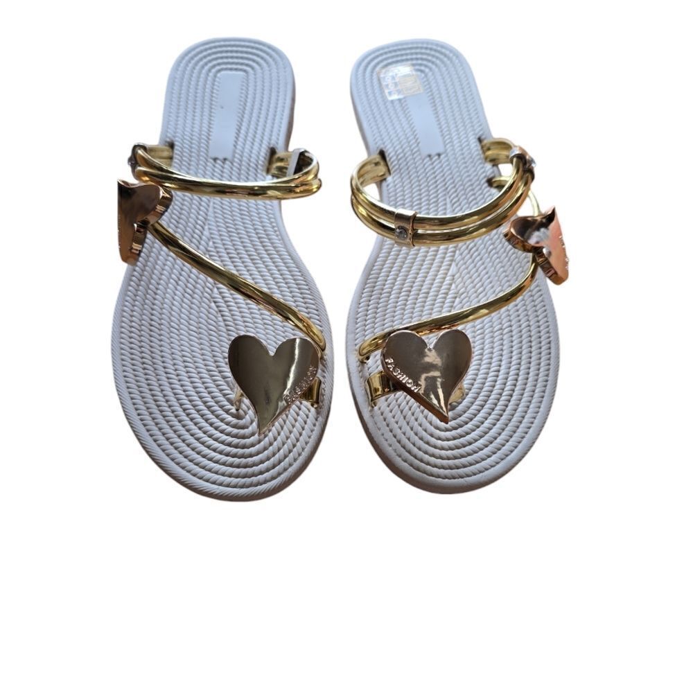 Heart Sandels Size 37 / 6.5